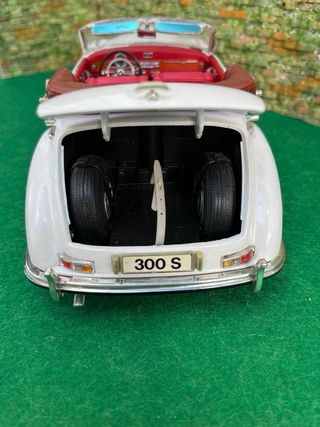 Mercedes Benz 300S - escala 1.18