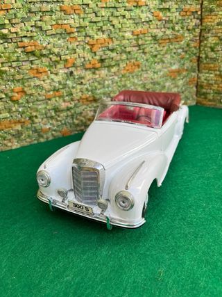 Mercedes Benz 300S - escala 1.18