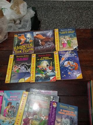 Geronimo Stilton: Lo Strano Caso Dei Brufoli Blu (Italian Edition)