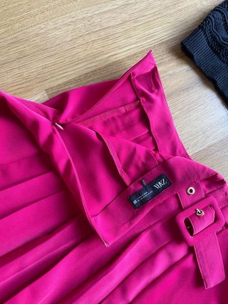 Falda mini tablas plisada hebillas Zara T.M
