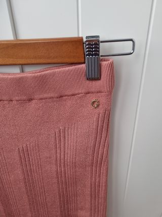 Falda por la rodilla de Guess rosa empolvado