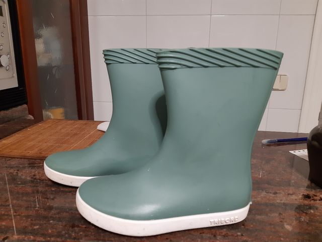 Bota agusa Decathlon 33- 34