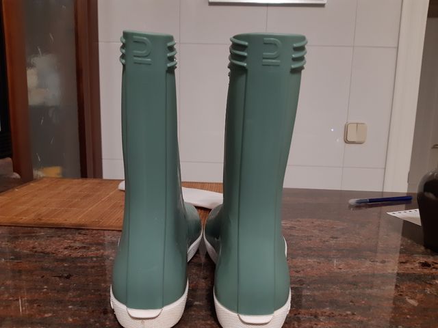 Bota agusa Decathlon 33- 34