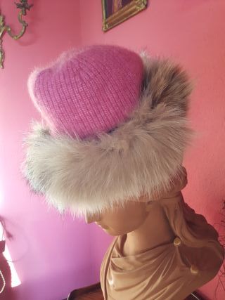 Gorro de lana con borde de pelo
