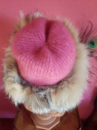 Gorro de lana con borde de pelo