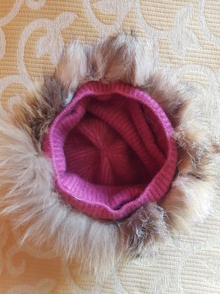 Gorro de lana con borde de pelo