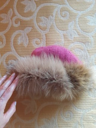 Gorro de lana con borde de pelo