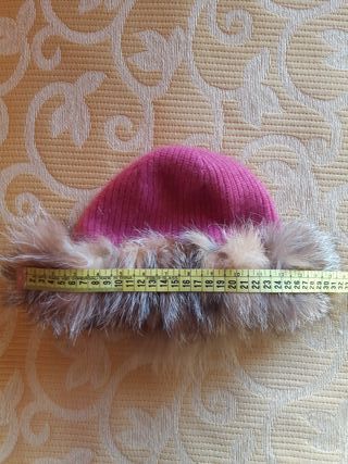 Gorro de lana con borde de pelo