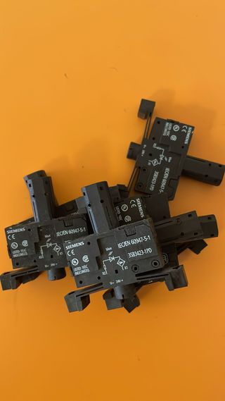 Siemens 3SB3423-1PD - 5 pezzi disponibili