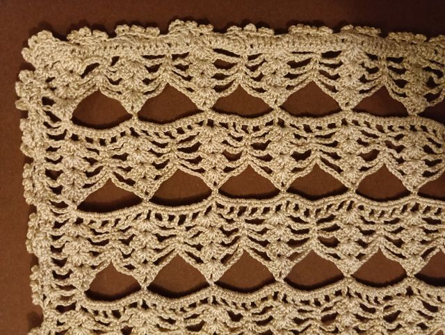 Centrino vintage ricamato a mano