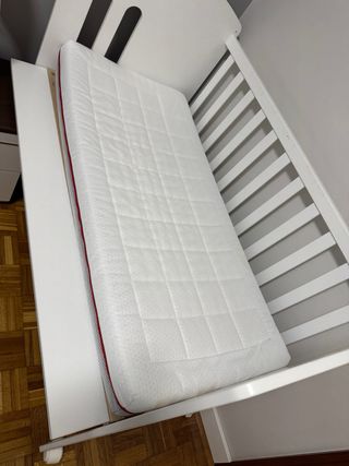 Cuna bebé con colchon y protector