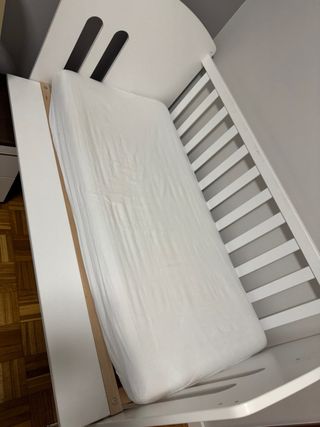 Cuna bebé con colchon y protector