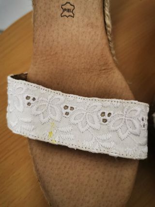 Zapatos cuña blancos
