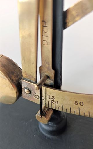 Antigua BALANZA. PESACARTAS. Siglo XIX.