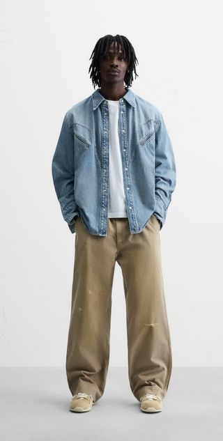 Sobre camisa vaquera de Zara