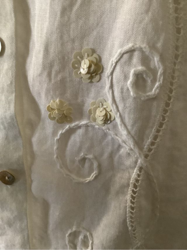 Camicetta in lino ricamata taglia 48