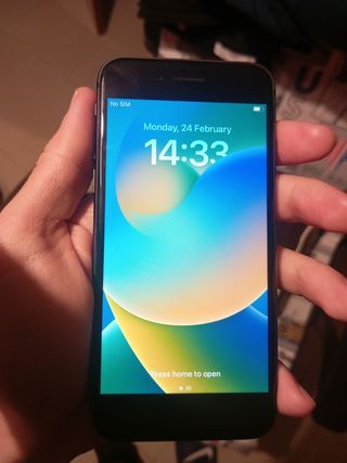 Móvil iPhone 8, 64 GB, 88 salud batería y 5 fundas