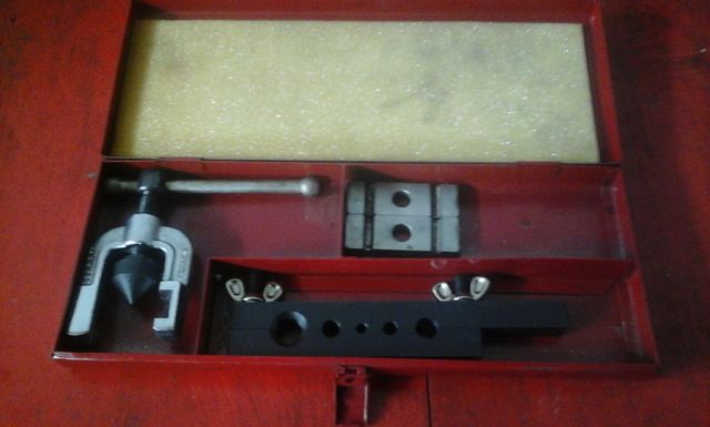 Útil abocardador de tuberías de freno