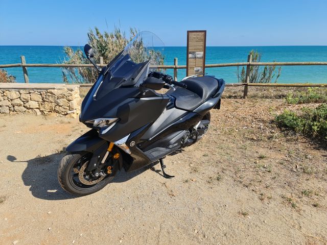 YAMAHA TMAX SX 2017 530cc (Escucho Ofertas).