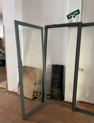 Puerta escaparate para tienda o peluqeri