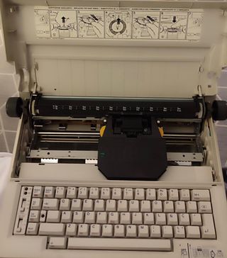 Maquina de escribirlo Olivetti