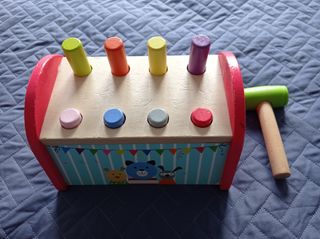 Juguete con martillo