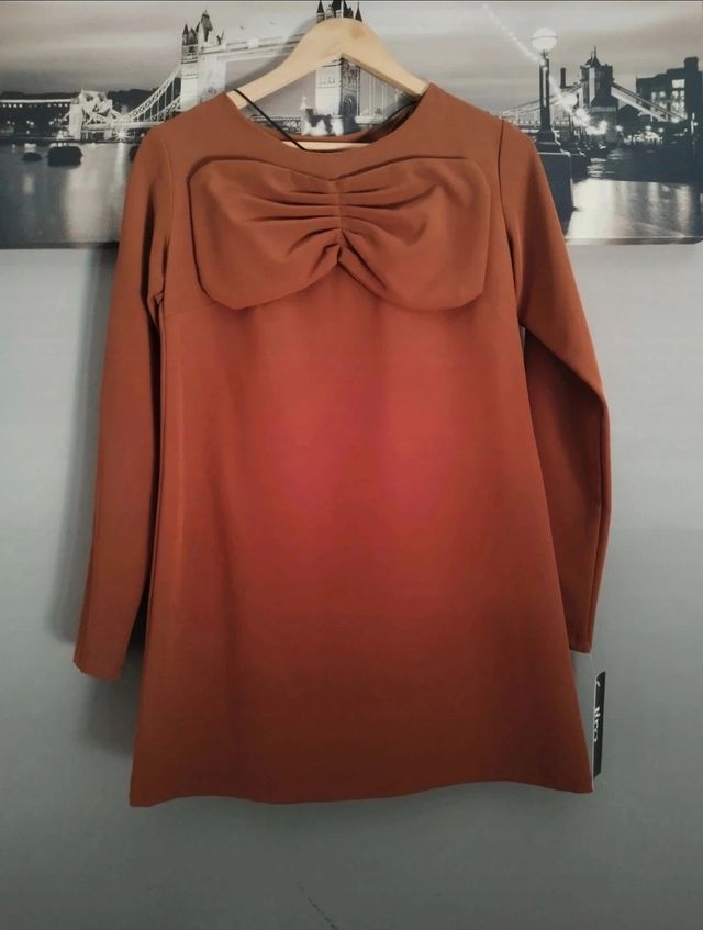 vestido con lazo en el pecho talla M nuevo