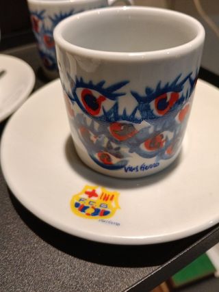 Conjunto 3 platos,3 cucharas, 4 Tazas de cafè. Bar