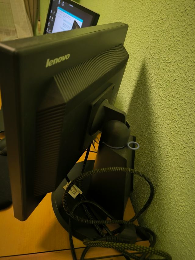 Monitor Lenovo