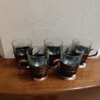 Set di bicchieri in vetro e rame