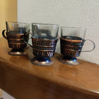 Set di bicchieri in vetro e rame