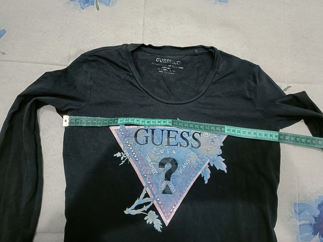 Camiseta marca Guess talla m 