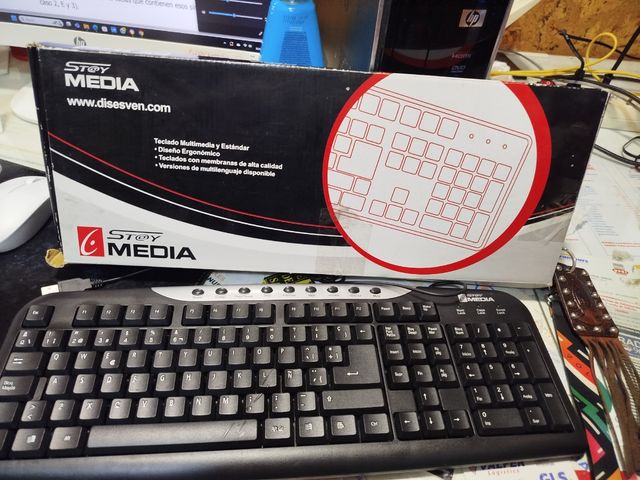 Teclado PC  - raton y alavoces