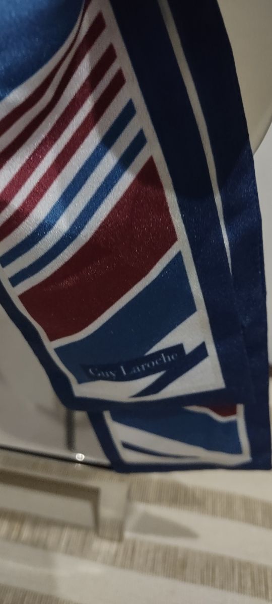 Scaldacollo-sciarpetta Guy Laroche