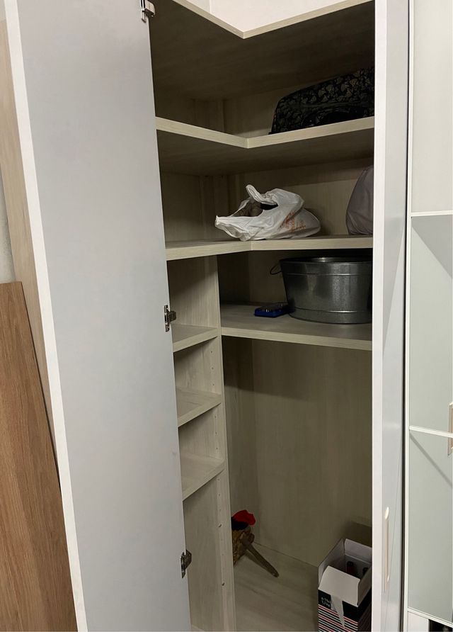Armario esquinero en perfecto estado