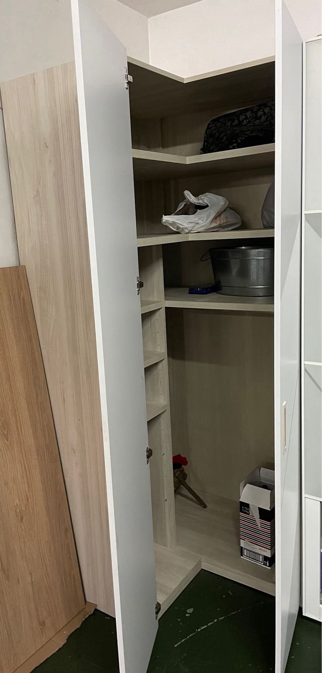 Armario esquinero en perfecto estado