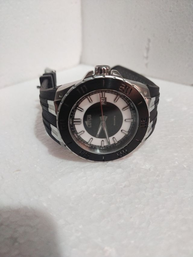 Reloj Lotus