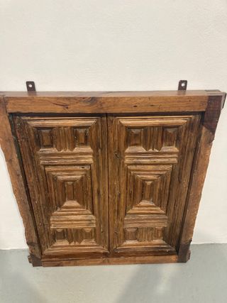 Antigua ventana de madera rustica