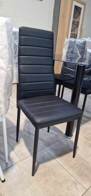 Mesa y 4 sillas DT18