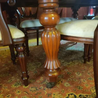 Comedor de Caoba maciza y Alfombra de lana
