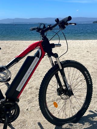 Liquidación material de alquiler de ebikes