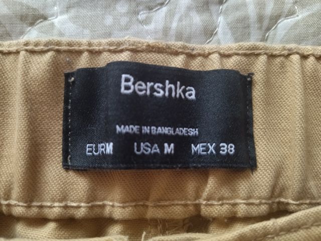 Pantalón cargo BERSHKA M