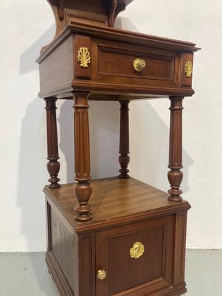 Antigua mesilla nogal restaurada