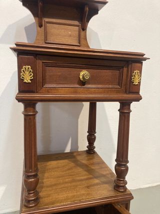 Antigua mesilla nogal restaurada