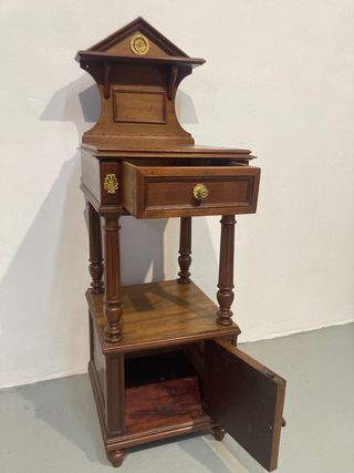 Antigua mesilla nogal restaurada