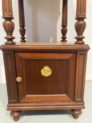 Antigua mesilla nogal restaurada