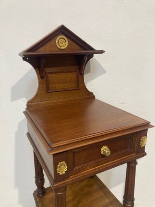 Antigua mesilla nogal restaurada