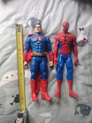 Spiderman y Superman de 30 cm 