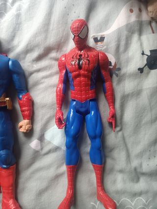 Spiderman y Superman de 30 cm 