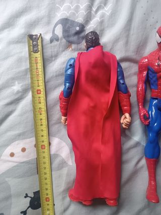 Spiderman y Superman de 30 cm 